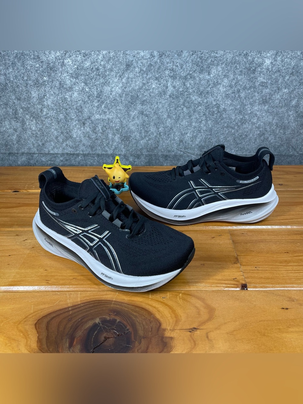 ASICS Gel-Nimbus 26 Womens Size 6.5 Wide Black Graphite Grey Running 1012B602